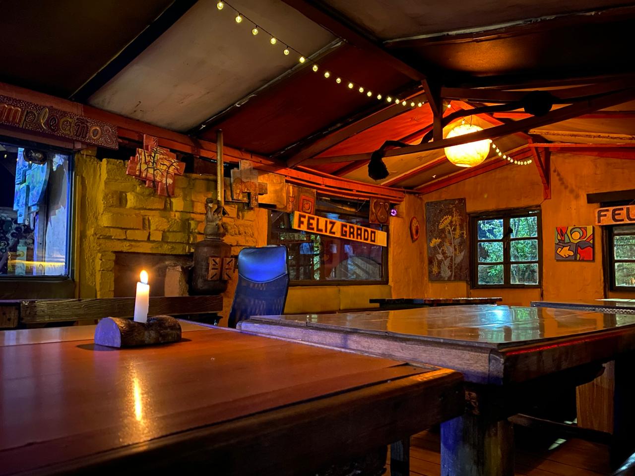Interior cálido de La Fogata
